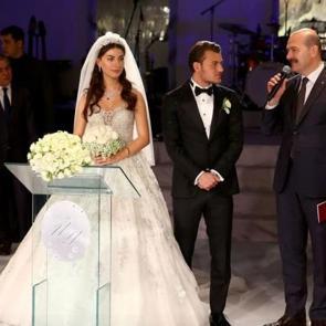 Yıldız futbolcu evlendi!