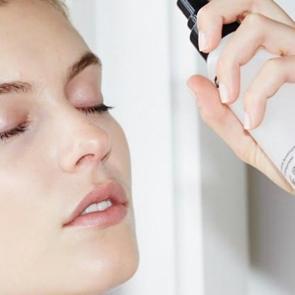 En iyi makyaj sabitleme spreyleri