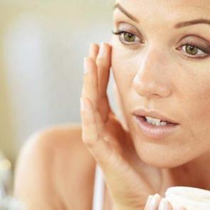 P&uuml;r&uuml;zs&uuml;z bir cilt i&ccedil;in 5 doğal y&ouml;ntem