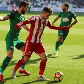 10 kişilik Akhisar, Sivas'tan puan &ccedil;ıkardı!
