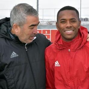 Robinho ilk antrenmanına &ccedil;ıktı