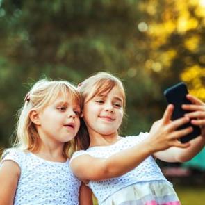 &Ccedil;ocuklar teknolojiyle ne kadar i&ccedil; i&ccedil;e olmalı?