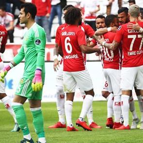 Antalyaspor evinde nefes aldı!