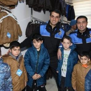 Hakkari'de '&uuml;cretsiz giyim mağazası' a&ccedil;ıldı