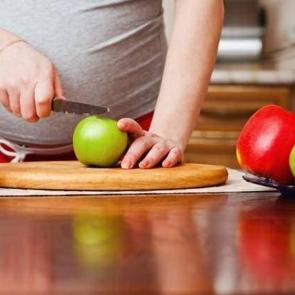 Hamileliğin ilk &uuml;&ccedil; ayında nasıl beslenilmeli?