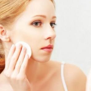 En iyi 5 makyaj temizleme suyu