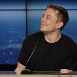 Rakiplerine g&ouml;zdağı verdi! Şapkamı yerim...