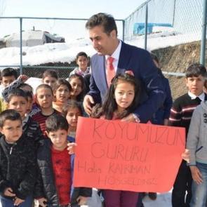 Mektubu ile 10 bin &ouml;ğrenciye kıyafet dağıtıldı