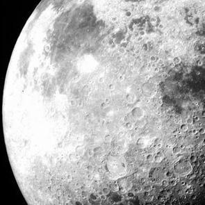 Ay'daki yeni keşif yaygın teorileri yalanlıyor