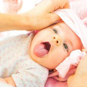 Yenidoğan bebek nasıl giydirilir?