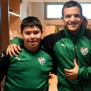 Bursaspor'dan 1 g&uuml;nl&uuml;k anlamlı s&ouml;zleşme