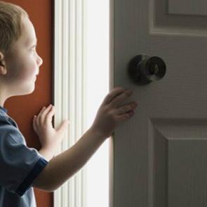 &Ccedil;ocuklar evde ne zaman yalnız bırakılabilir?