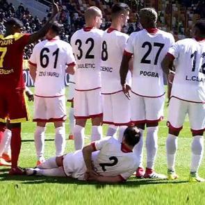 S&uuml;per Lig ma&ccedil;ında ilgin&ccedil; pozisyon!