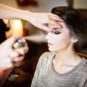 Evde makyaj sabitleyici sprey nasıl yapılır?