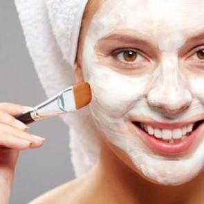 Kırışıklık giderici yoğurt maskesi nasıl yapılır? Ev yapımı kırışıklık maskesi