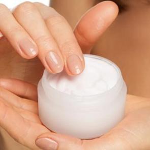 En kalıcı v&uuml;cut kremleri