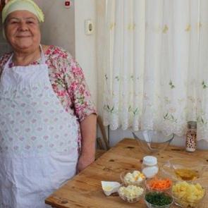 İlk iftar menüsü 77'lik Youtuber Saniye Anne’den