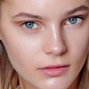 Yağlı cildin parlaması nasıl &ouml;nlenir?