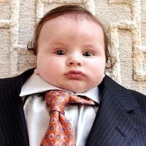 Takım elbiseli en komik bebekler