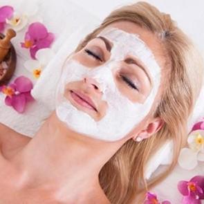 Y&uuml;zde oluşan &ccedil;ukurlar i&ccedil;in bakım maskeleri