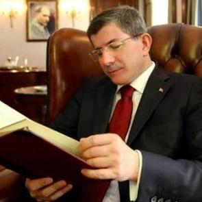 Ahmet Davudoğlu'nun yeni kitabı &ccedil;ıktı!