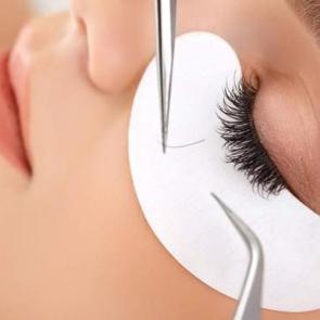 Kaş ve kirpiklere bitkisel bakım &ouml;nerisi