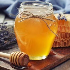 Siyah noktalar i&ccedil;in bal maskesi