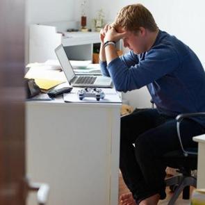 Ergenlik d&ouml;neminde İnternet bağımlılığı