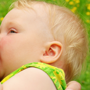 Emzirme d&ouml;neminde g&ouml;ğ&uuml;s ucu yara ve &ccedil;atlaklara ne iyi gelir? Bitkisel &ccedil;&ouml;z&uuml;mler...
