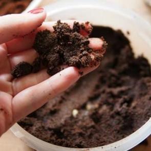 Siyah noktaları gideren kahve maskesi