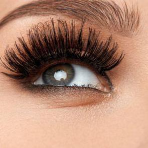 Evde kirpikleri uzatma y&ouml;ntemleri