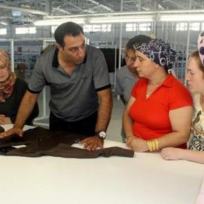 K&ouml;y k&ouml;y dolaşıp fabrikaya iş&ccedil;i arıyorlar