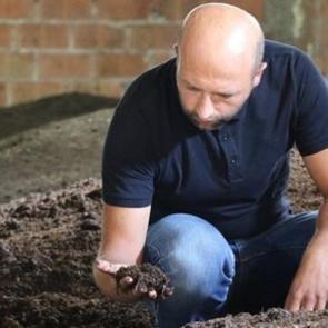 M&uuml;d&uuml;rl&uuml;ğ&uuml; bırakıp bu işe girdi! Hayatı değişti