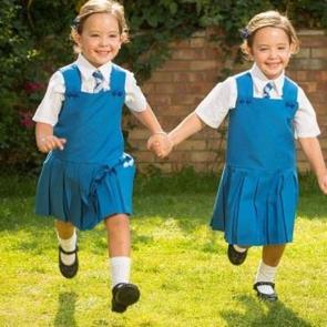 İkiz kardeşler aynı sınıfta okumalı mı? İkiz kardeşlerin eğitimi