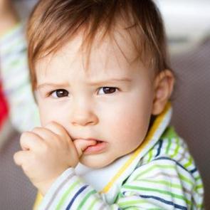 Kesin &ccedil;&ouml;z&uuml;m! Tırnak yeme en kolay nasıl bırakılır? &Ccedil;ocuklar i&ccedil;in en kuvvetli y&ouml;ntemler