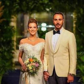 &Uuml;nl&uuml; spiker Simge Fıstıkoğlu'dan bebeğiyle ilk paylaşım