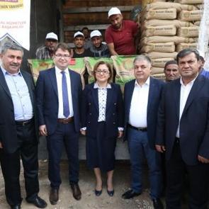 Gaziantep B&uuml;y&uuml;kşehir Belediyesi tohum dağıttı