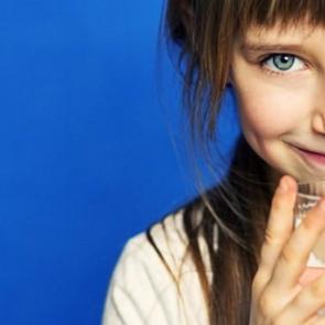 &Ccedil;ocuklar g&uuml;nde ne kadar su i&ccedil;meli?