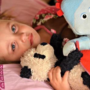 &Ccedil;ocukların oyuncakla uyuması zararlı mı?