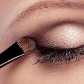 Buğulu, dumanlı g&ouml;z makyajı nasıl yapılır?