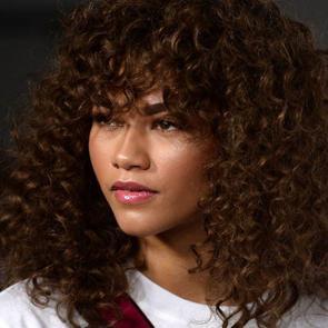 Kıvırcık sa&ccedil;lara &ouml;zel bakım &ouml;nerileri