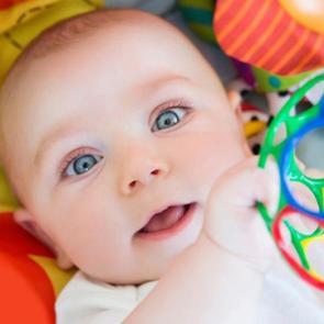 1 yaş i&ccedil;in oyuncak tavsiyeleri