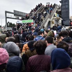 Yollar kilitlendi, trafik durdu! Rekor kırıldı