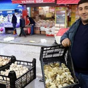 Bunu tadan diğerlerine elini s&uuml;rm&uuml;yor
