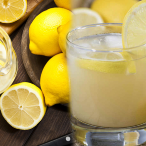  Limon suyunun faydaları nelerdir? D&uuml;zenli olarak limonlu su i&ccedil;ersek ne olur?