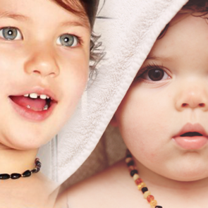 Kehribar kolye bebeklerde ne işe yarar? Kehribar kolyenin bebeklere faydaları