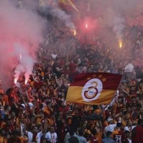 Galatasaray'a taraftarından 140 milyon euroluk dev destek! Y&ouml;netimden flaş karar