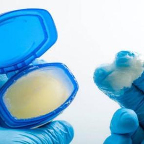 Vazelin y&uuml;ze s&uuml;r&uuml;l&uuml;r m&uuml;? Vazelinin cilde faydaları nelerdir?