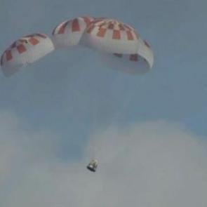 Crew Dragon kaps&uuml;l&uuml; geri d&ouml;nd&uuml;