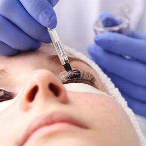 Kirpik lifting nedir? Kirpik lifting nasıl uygulanır? Kirpik lifting zararlı mı?